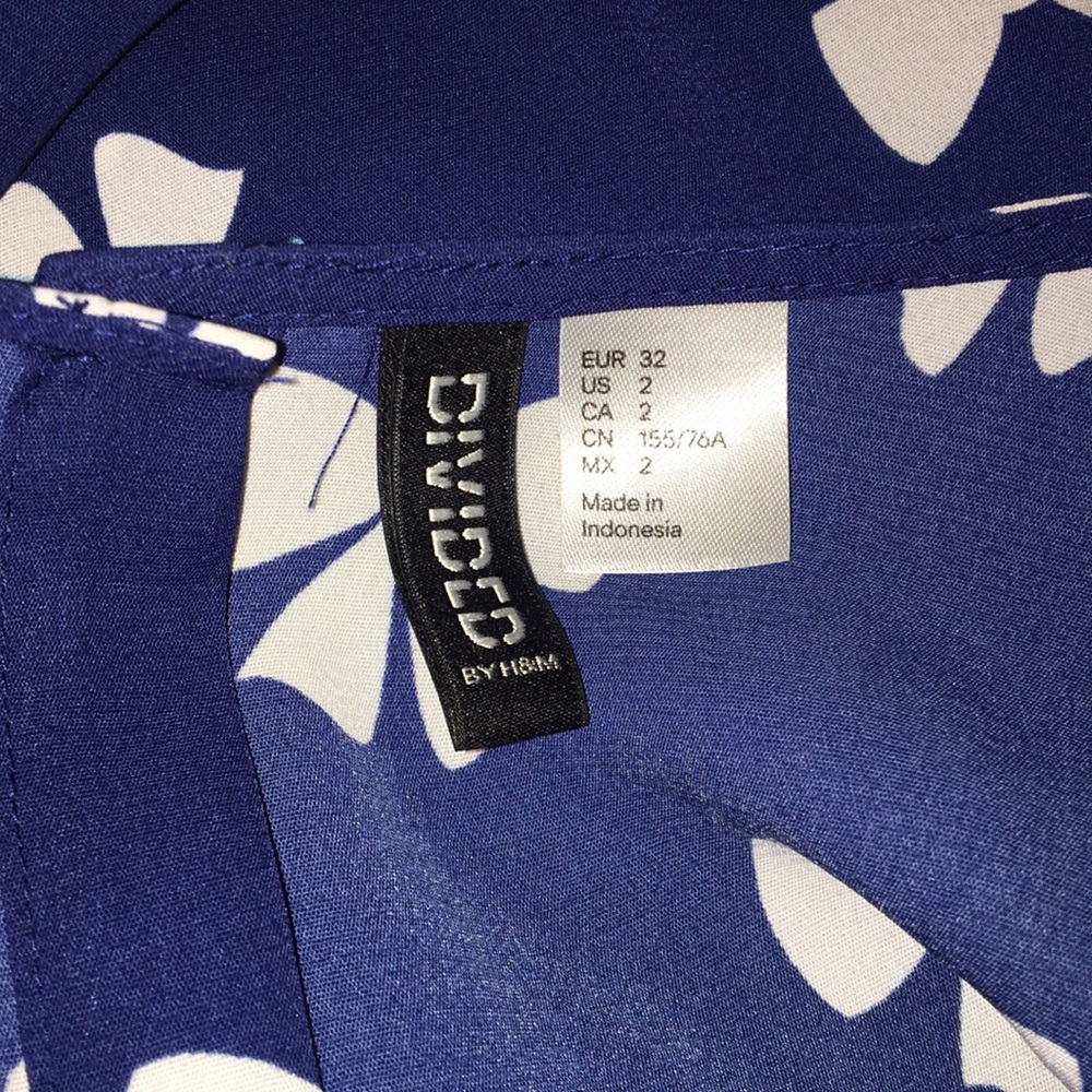 H&M • blouse - Picture 3 of 3